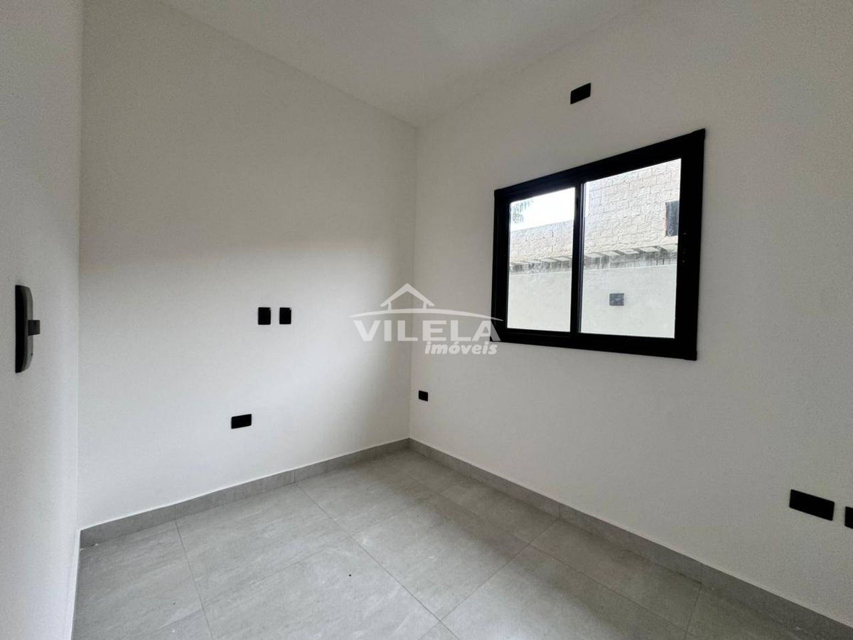 Casa com 3 Dormitórios Bairro Golfinho -Caraguatatuba-Sp