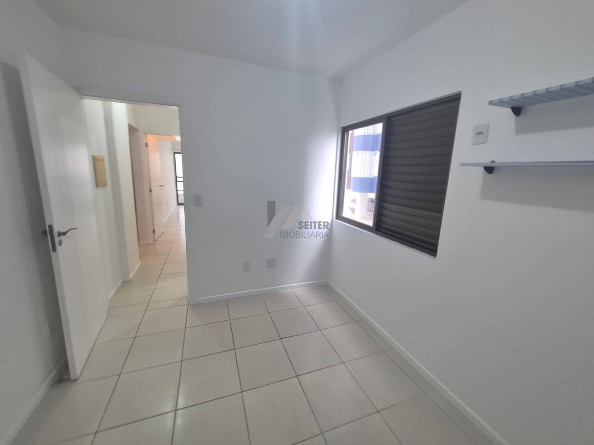 Apartamento Semi Mobiliado de 2 Dormitorios com Suite no Itacorubi
