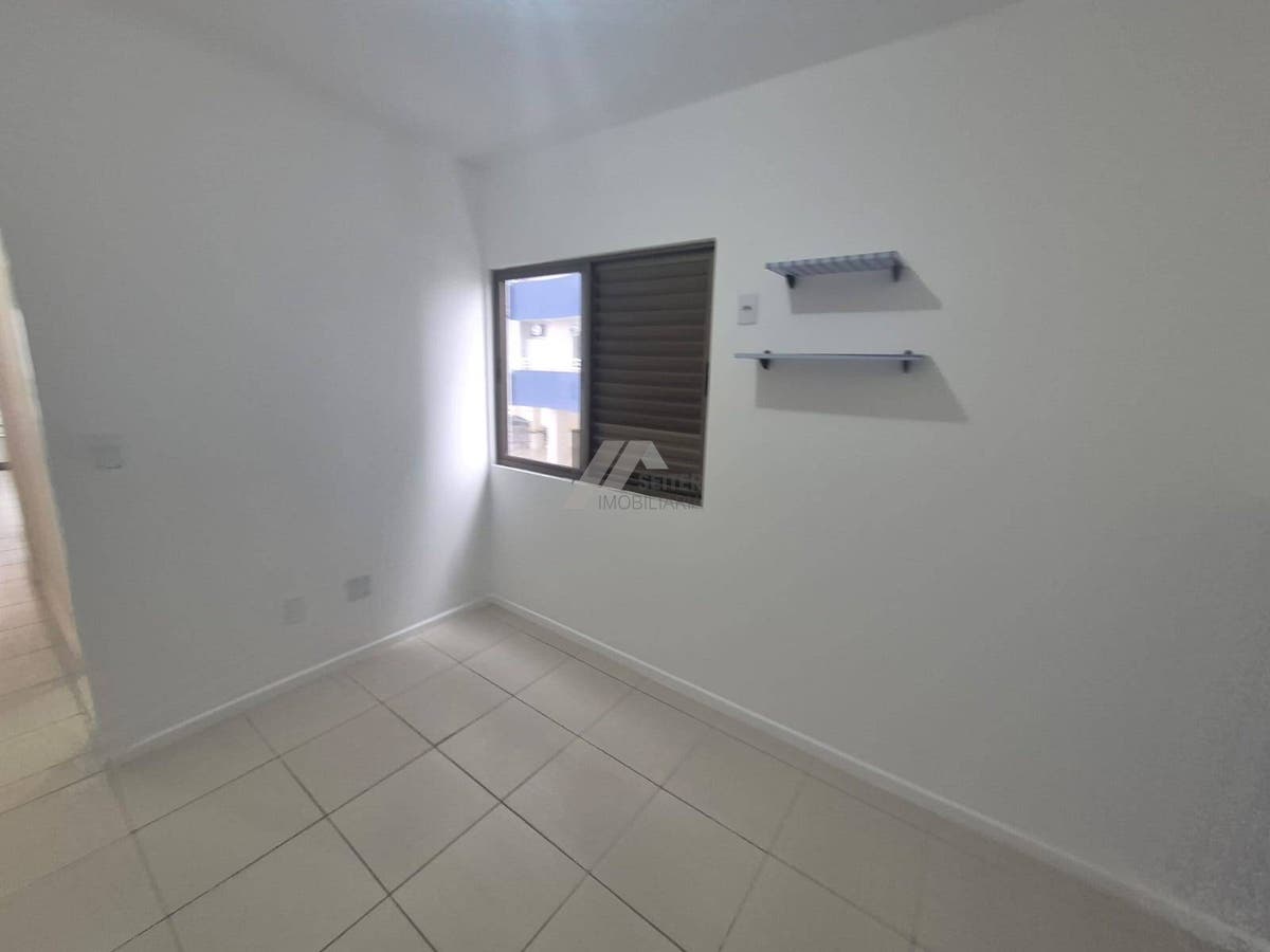Apartamento Semi Mobiliado de 2 Dormitorios com Suite no Itacorubi