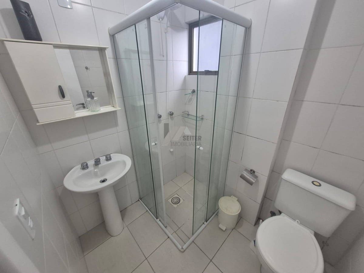 Apartamento Semi Mobiliado de 2 Dormitorios com Suite no Itacorubi