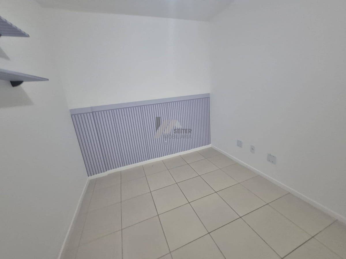 Apartamento Semi Mobiliado de 2 Dormitorios com Suite no Itacorubi