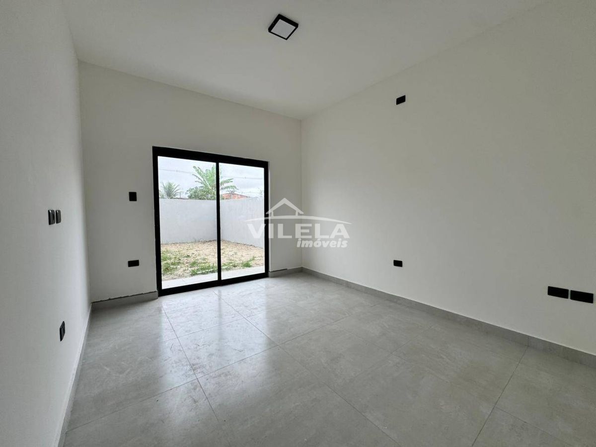 Casa com 3 Dormitórios Bairro Golfinho -Caraguatatuba-Sp