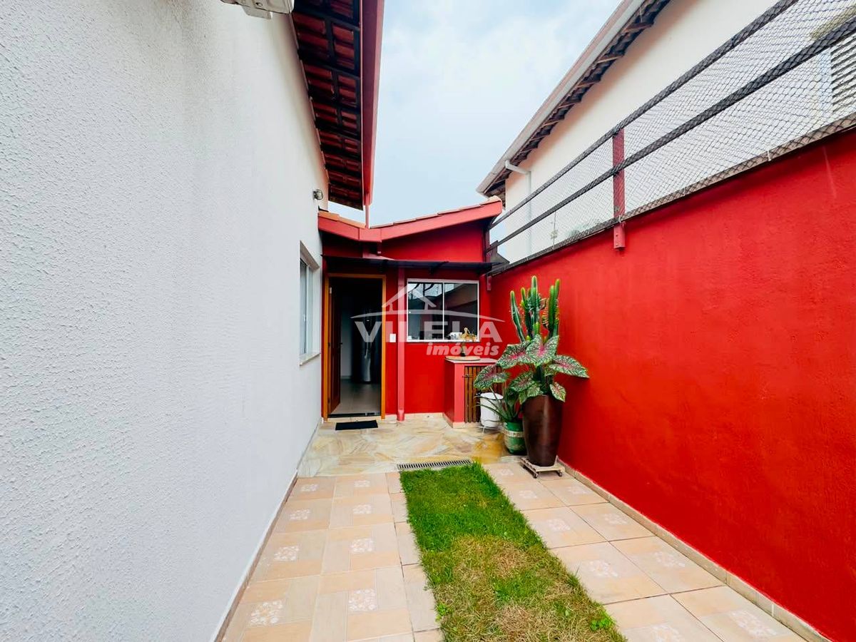 Casa Térrea-Bairro Jardim Britânia-Caraguatatuba-Sp