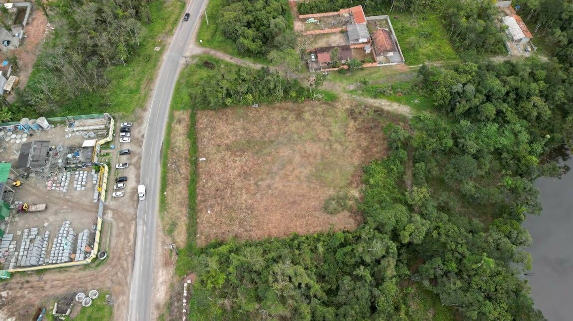 Área, 8.445m², barra sai