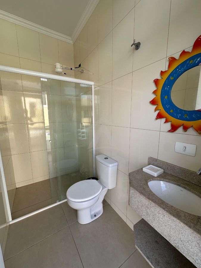 Sobrado com piscina, 3 suítes, bal cambiju