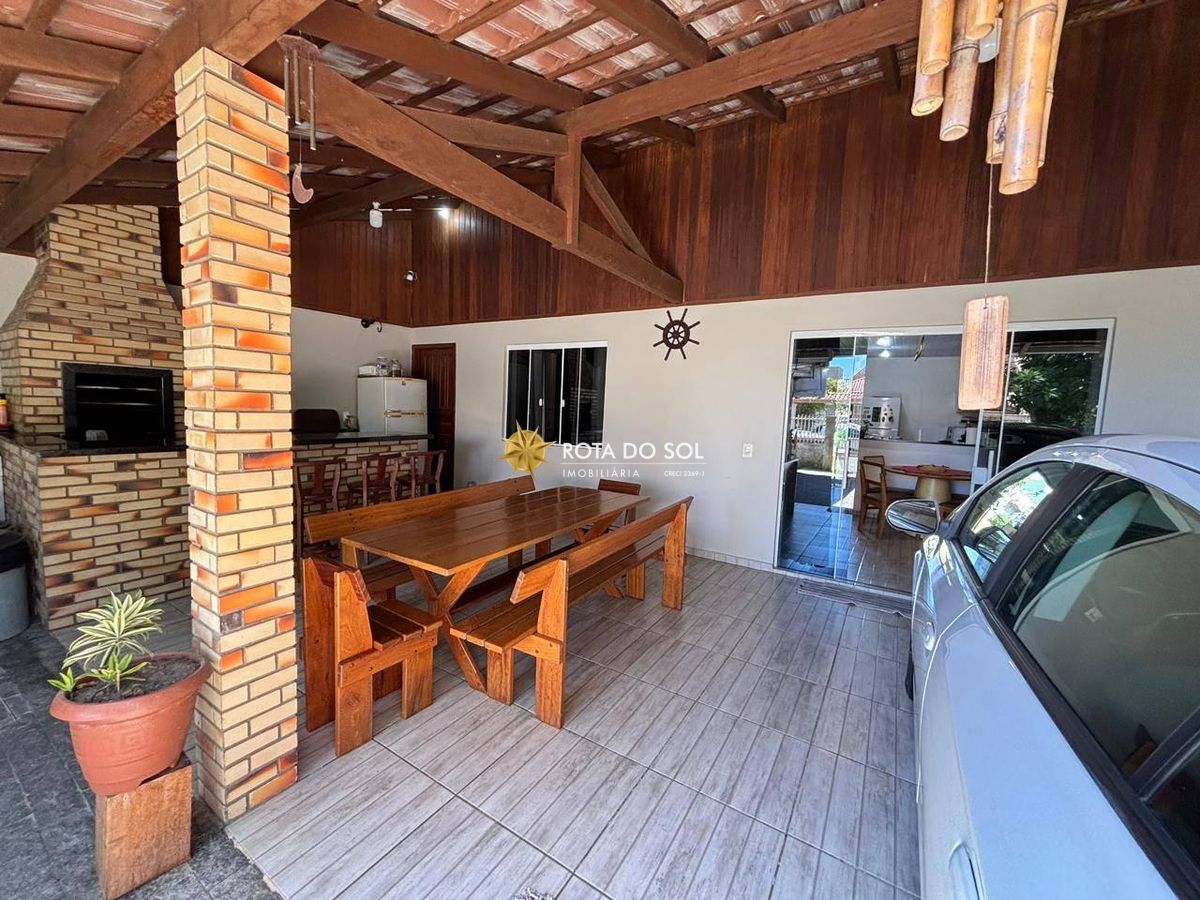 Casa 4 Dormitórios Praia de Bombas Bombinhas SC - 2