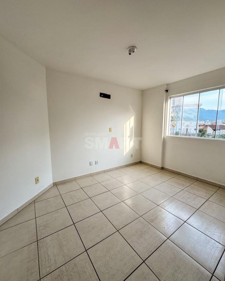 Apartamento com 1 Suíte +2 Quartos no Centro