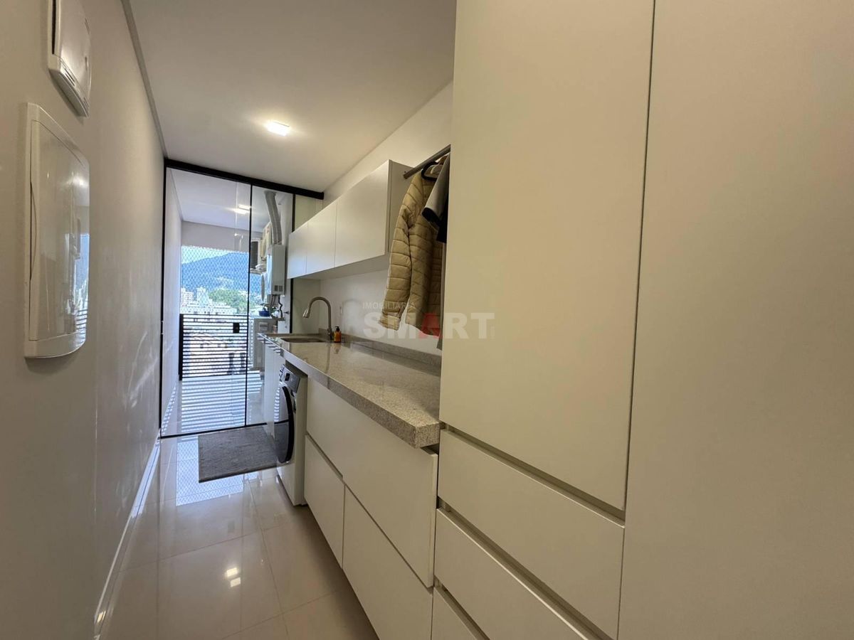 Apartamento Semimobiliado com 3 Suítes à Venda no Jaraguá Esquerdo