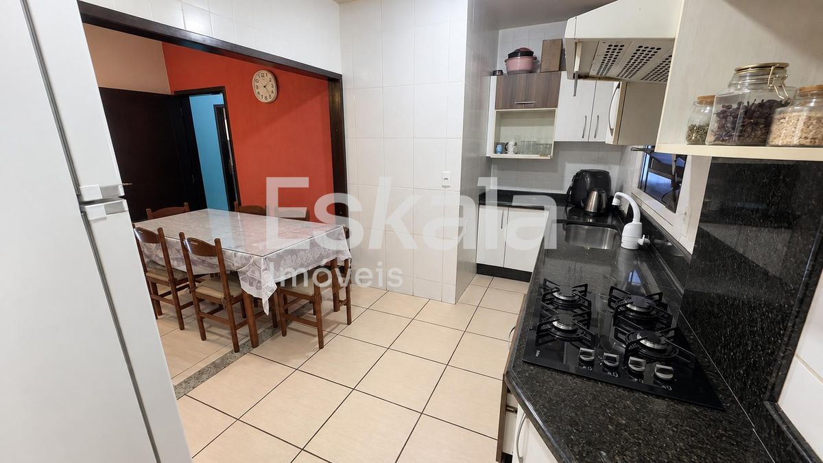 Casa Semobiliada Com 417m² De Área De Terreno São Luís - Jaraguá do Sul