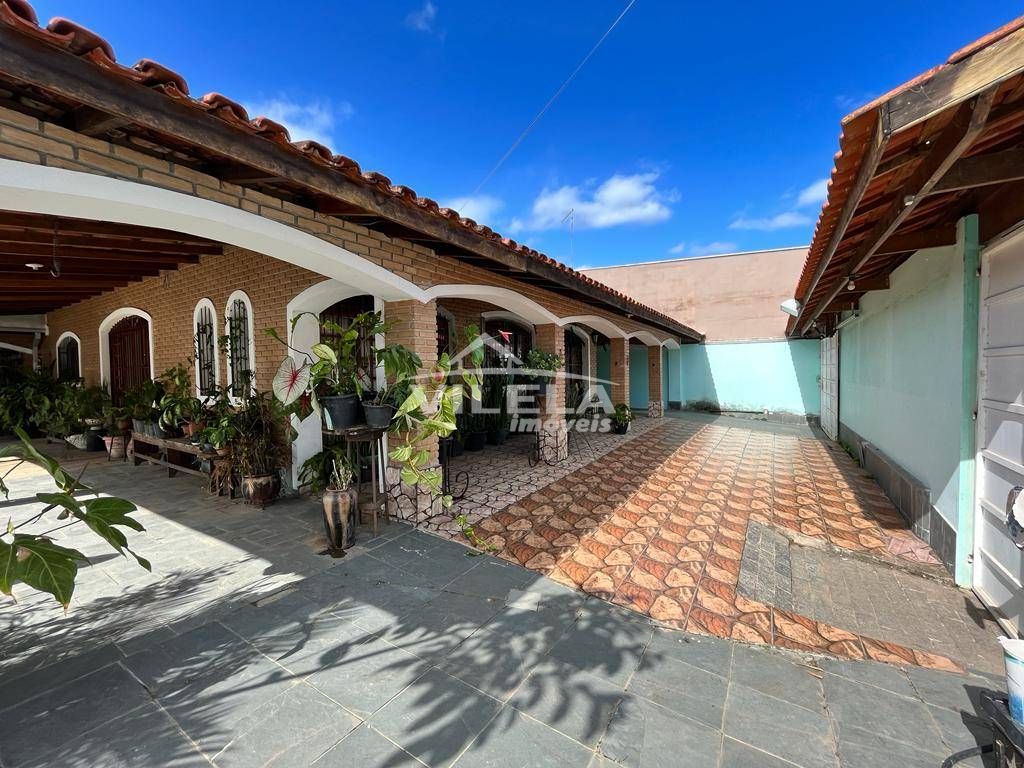 Excelente casa com piscina e edícula