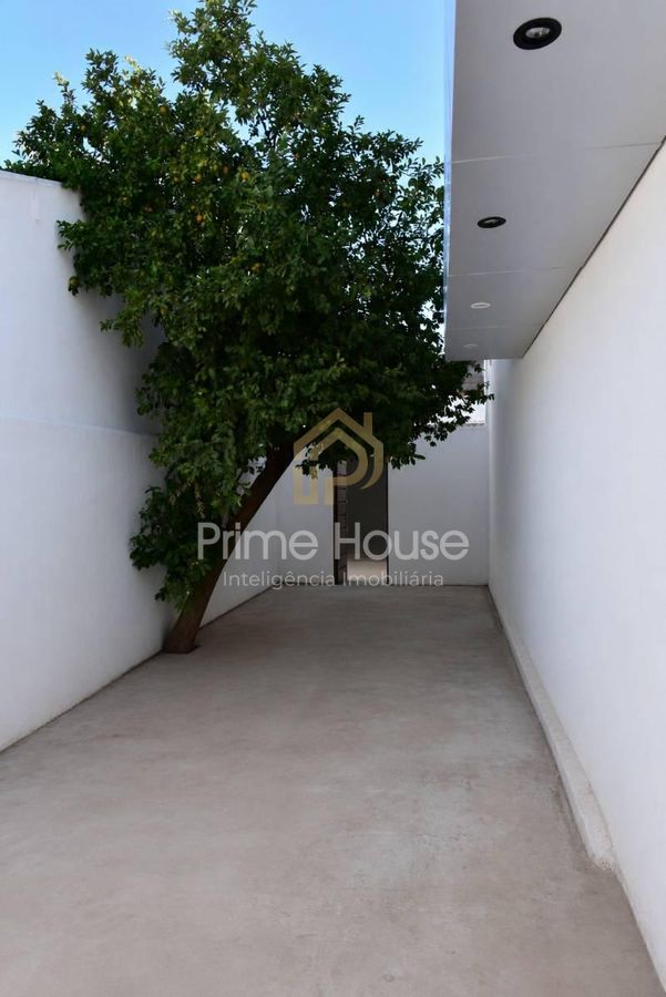 Vende-se Sobrado Comercial no Bairro CPA II