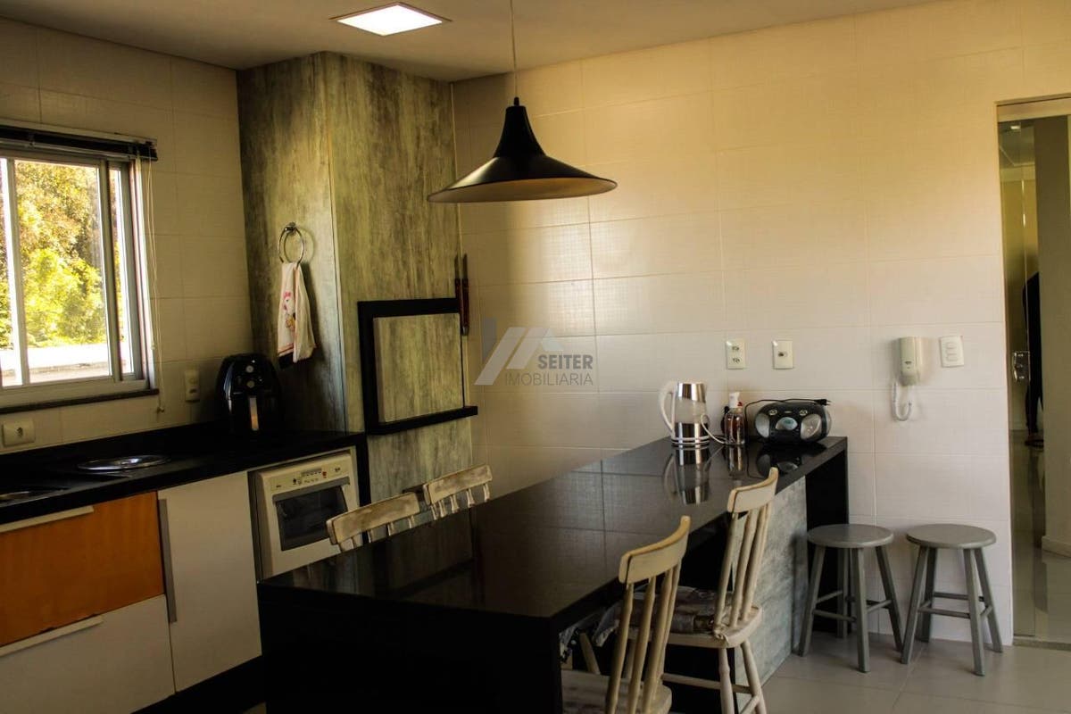 Cobertura com 3 quartos, Pantanal - Florianópolis