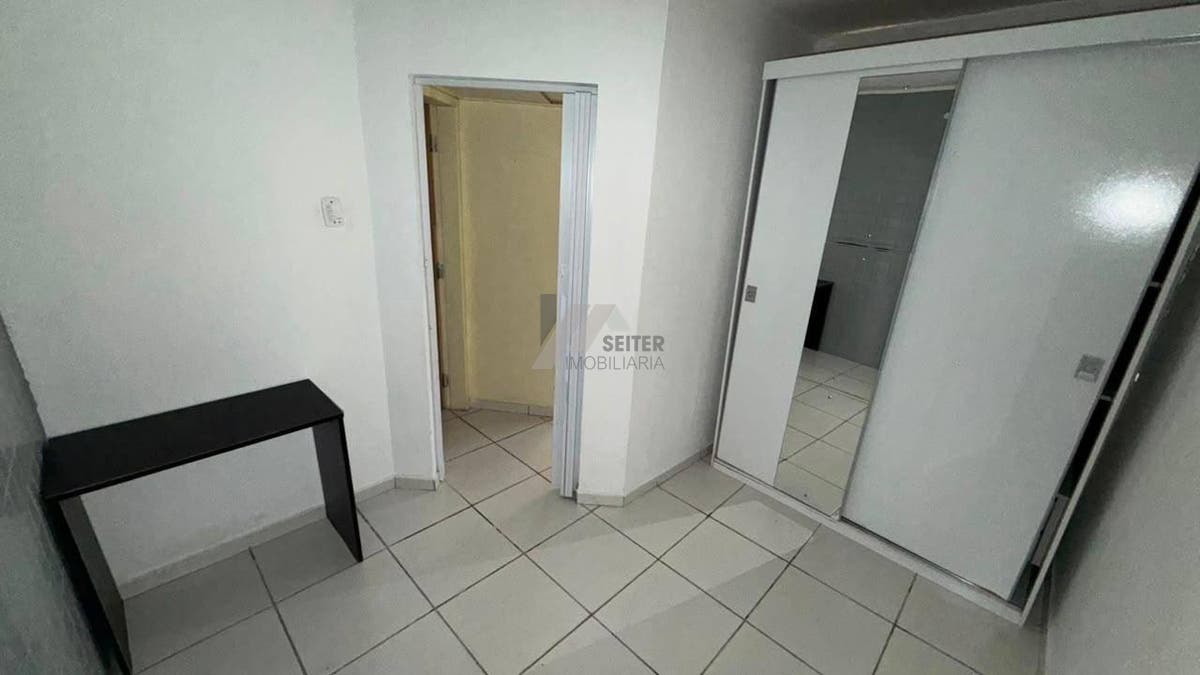 Apartamento com 2 quartos, Centro - Florianópolis