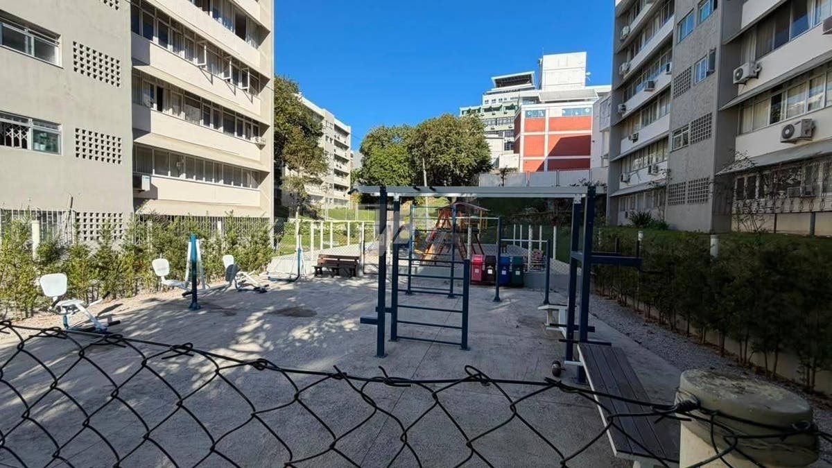 Apartamento com 2 quartos, Centro - Florianópolis