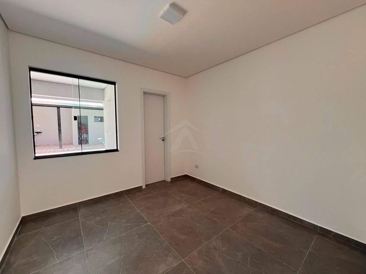 Casa com piscina, 3 quartos sendo 1 suite, bal. Principe