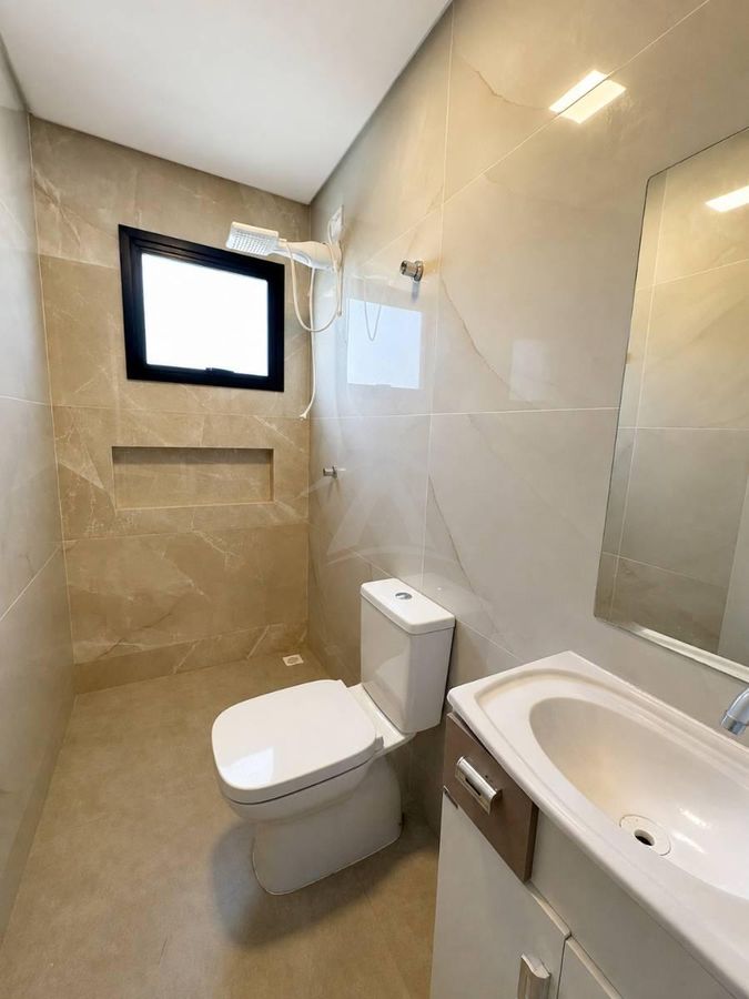 Sobrado, 3 quartos sendo 1 suíte, bal volta mundo i
