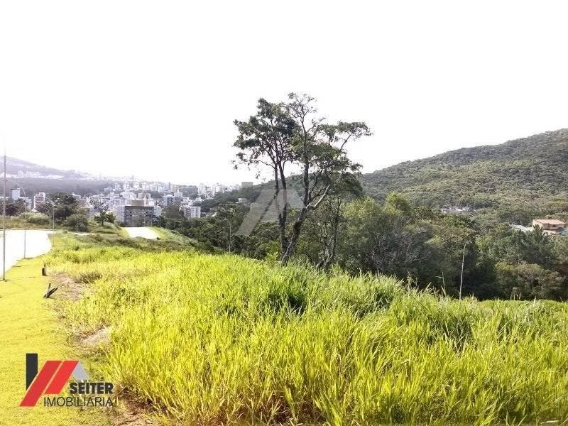 Terreno a venda no bairro Itacorubi com localização previlegiada