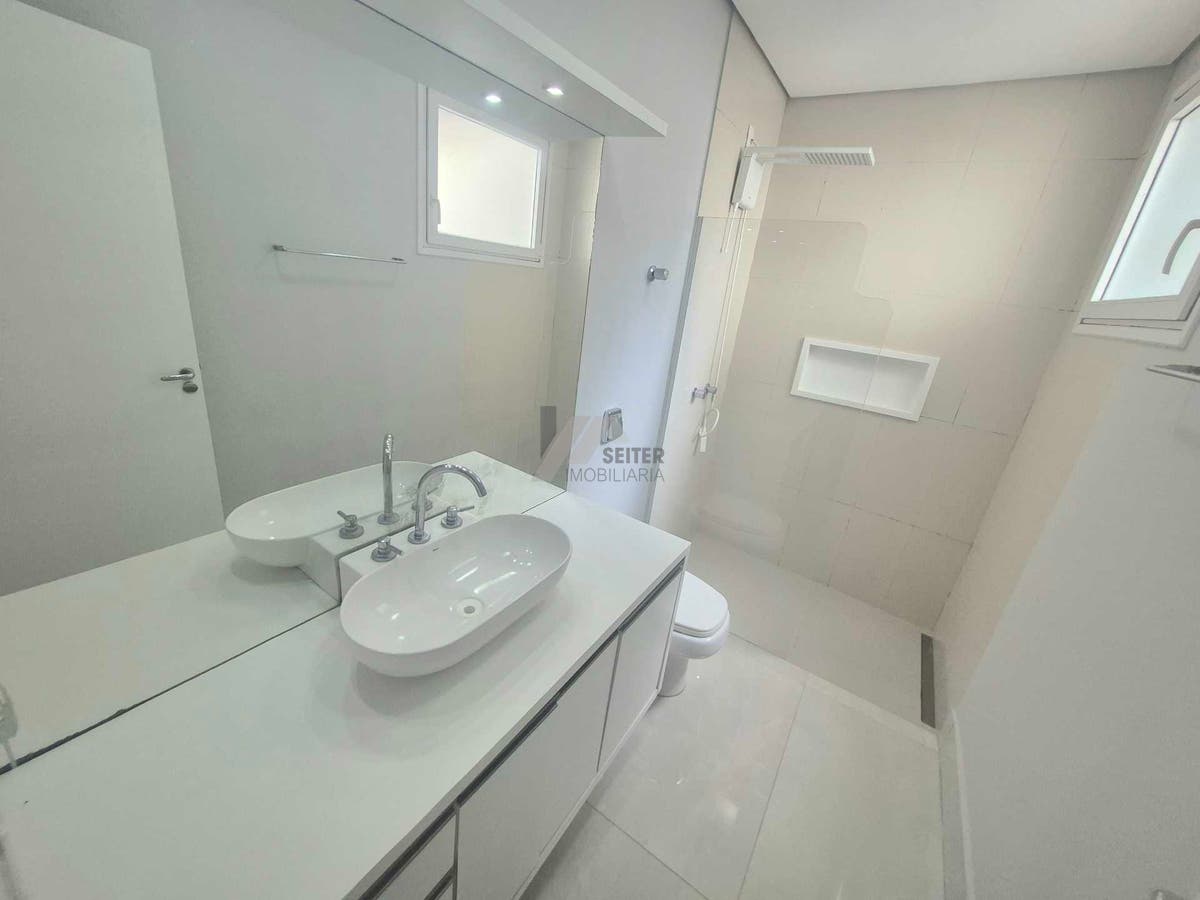 Casa de 4 quartos para alugar no Santa Monica Florianopolis