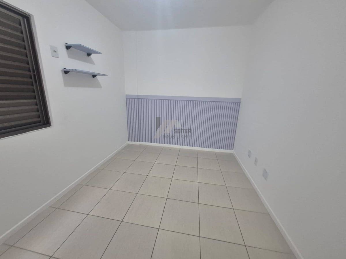 Apartamento Semi Mobiliado de 2 Dormitorios com Suite no Itacorubi