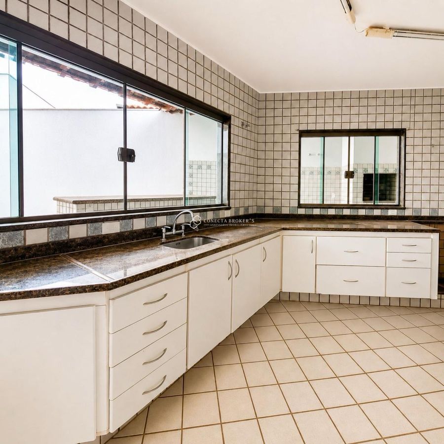 Casa, 4 quartos, 270 m² - Foto 4