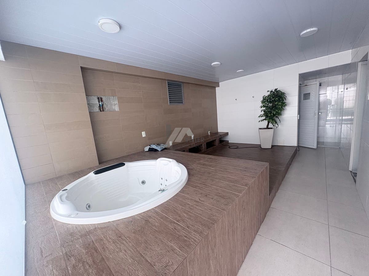 Apartamento mobiliado de 4 dormitorios sendo 2 suites com 3 vagas de garagem a venda Itacorubi