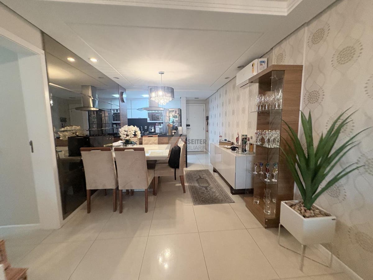 Apartamento de 3 dormitorios com suite a venda no bairro Itacurubi