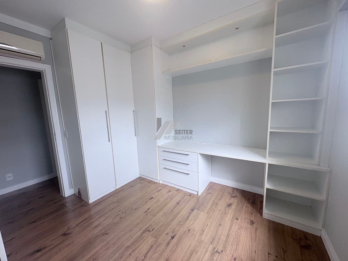 Apartamento mobiliado de 4 dormitorios sendo 2 suites com 3 vagas de garagem a venda Itacorubi
