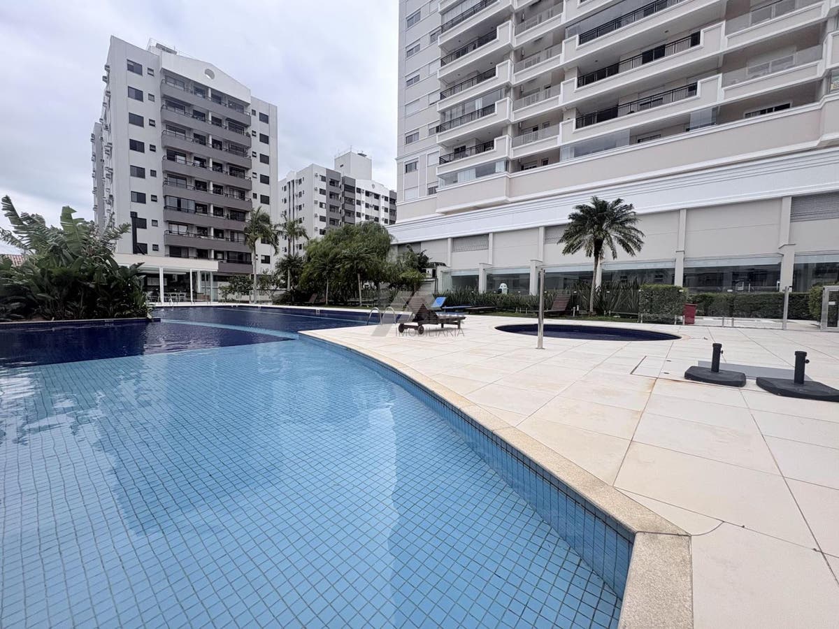 Apartamento mobiliado de 4 dormitorios sendo 2 suites com 3 vagas de garagem a venda Itacorubi