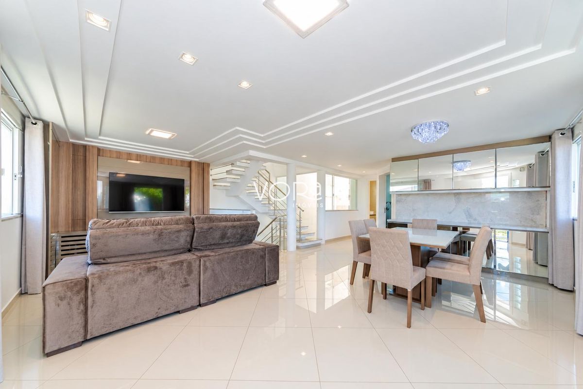Sobrado, 3 quartos, 258 m² - Foto 1