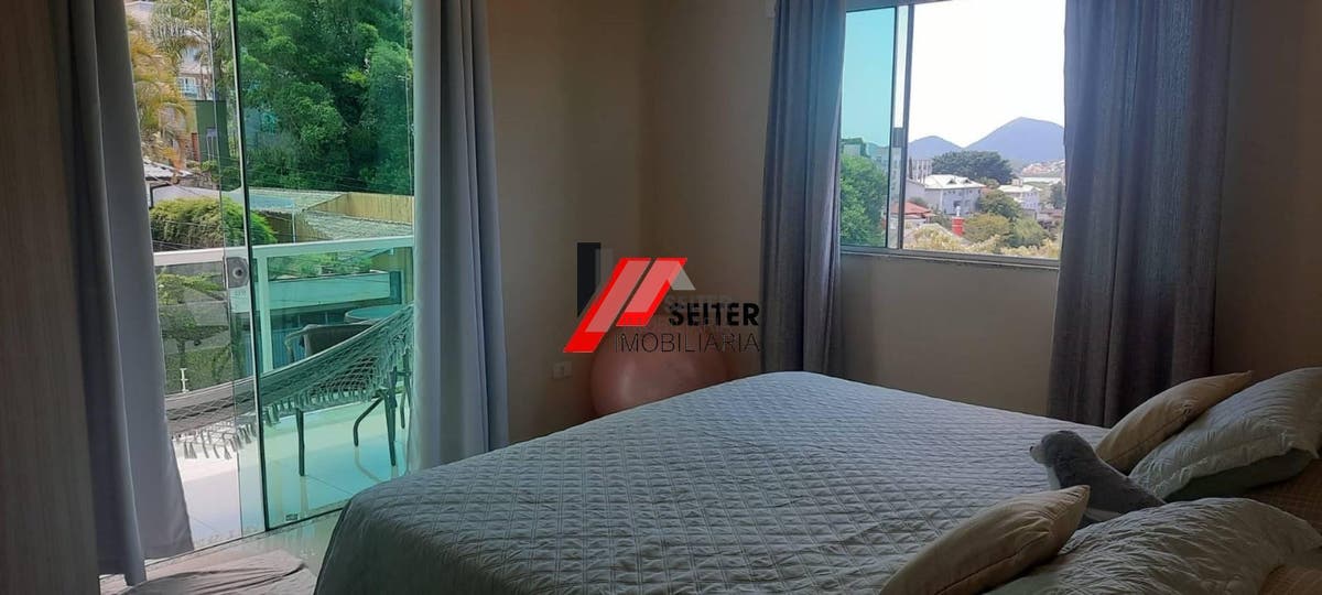 Casa a venda com 4 quartos sendo 4 suítes, 5 banheiros e 5 vagas de garagem, com area total de 279m²