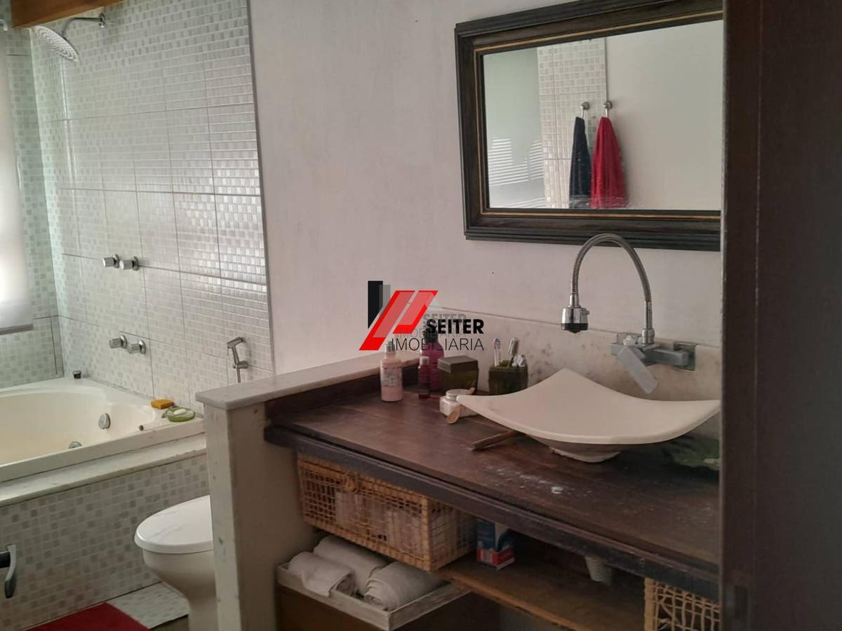 Casa à venda em condomínio fechado na cachoeira do Bom Jesus em canasvieiras