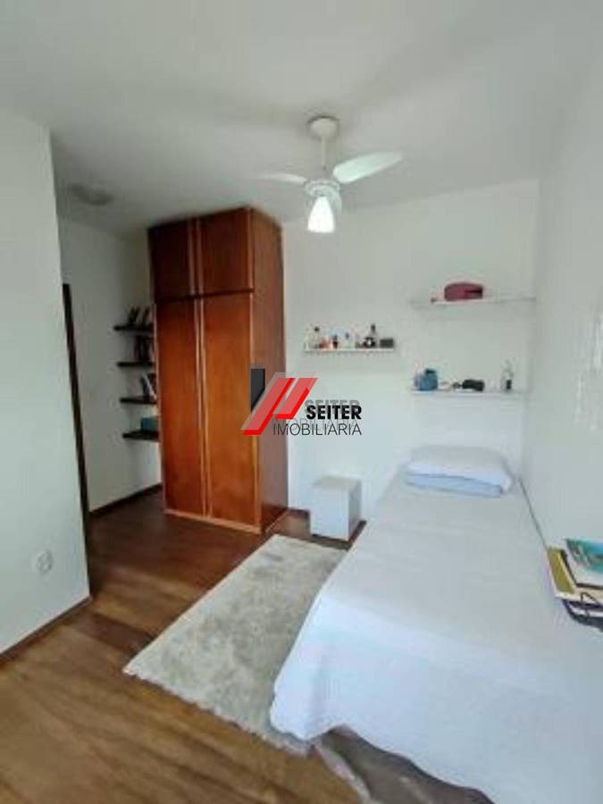 Casa com 3 dormitórios, sendo 1 suíte a venda, com área de 214,82m² Trindade