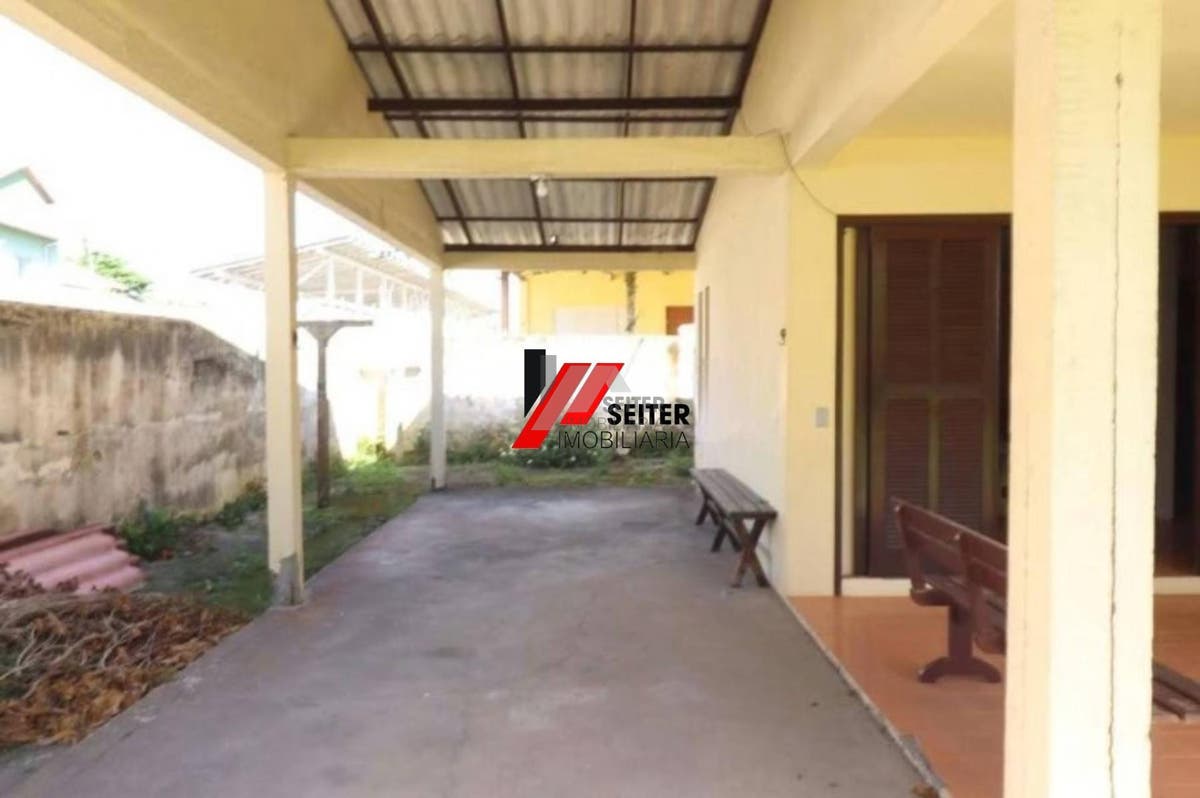 Casa Comercial de 4 Quartos à Venda em Ingleses do Rio Vermelho, Florianópolis-SC. 182m²