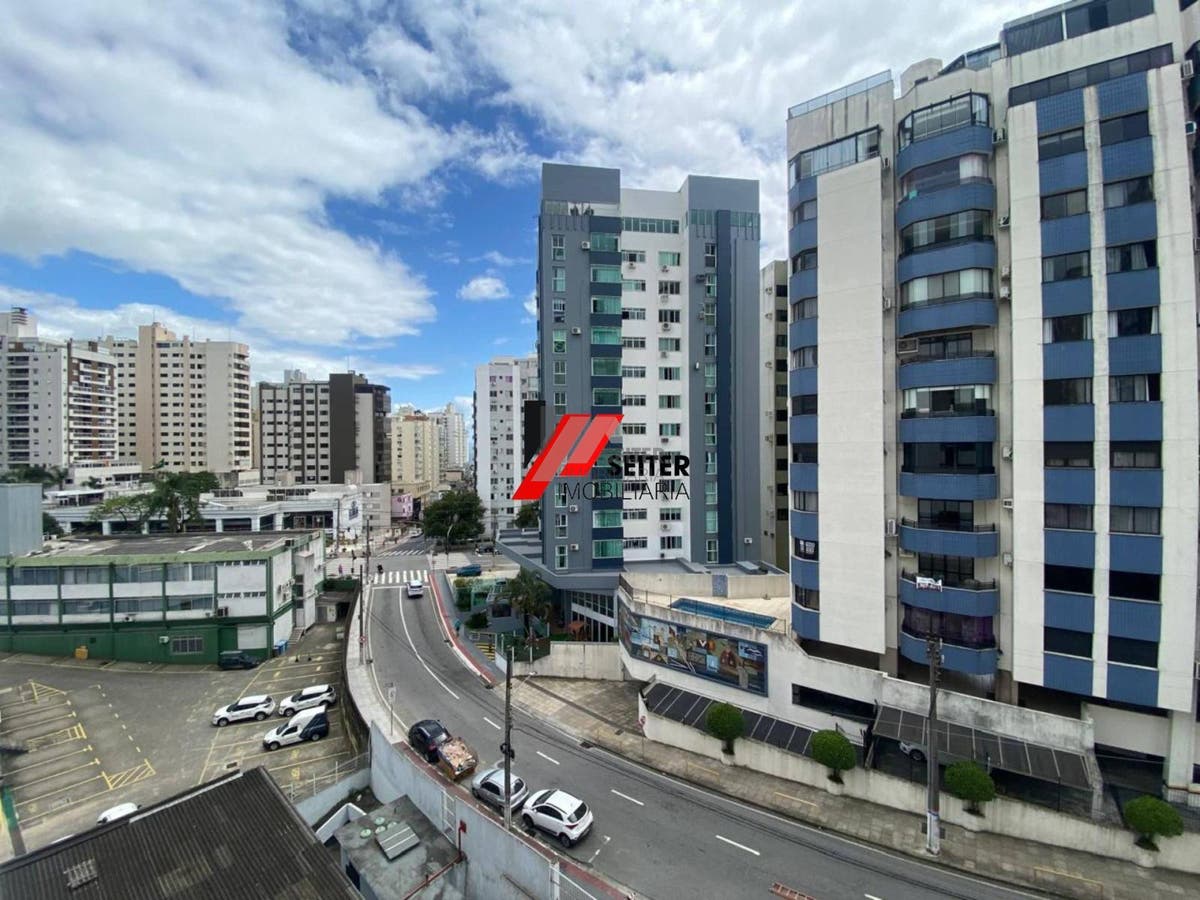 Apartamento com 3 dormitórios à venda no centro de Florianópolis