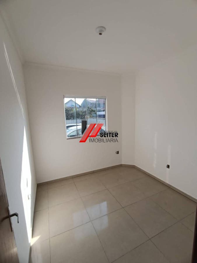Apartamento térreo de 2 dormitórios à venda na praia do Campeche em Florianópolis