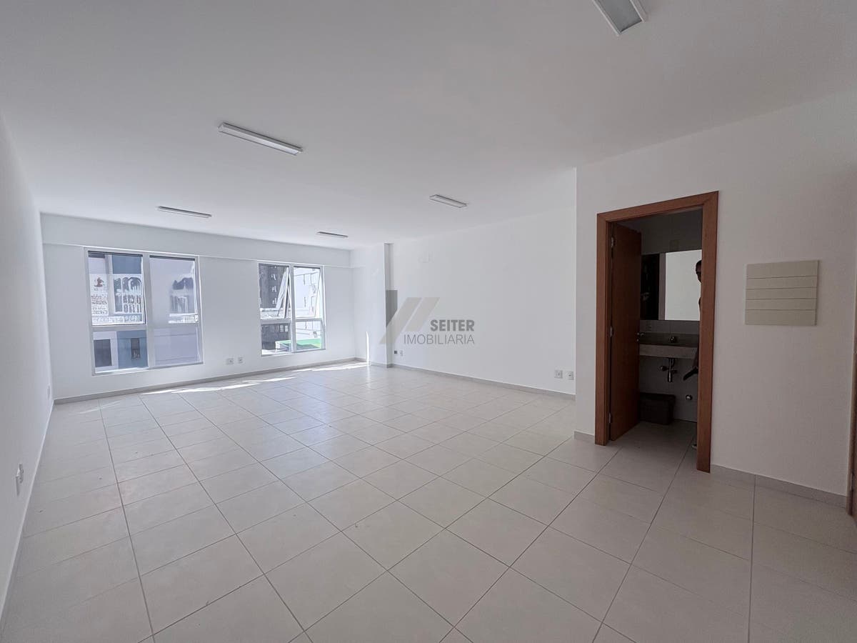 Sala comercial a venda Florianopolis Itacorubi com 42 m2 de área com vaga de garagem