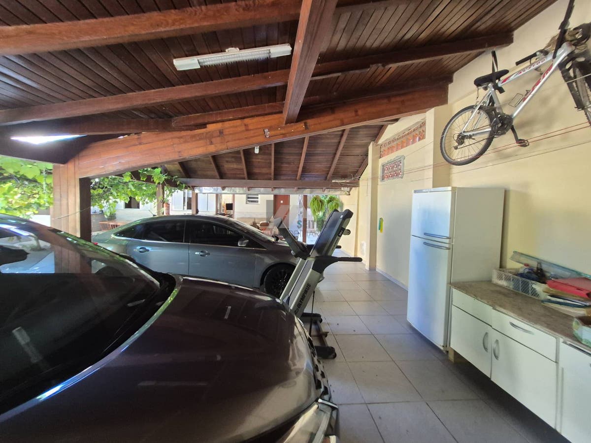 Casa a venda na Trindade com 5 dormitórios Florianópolis
