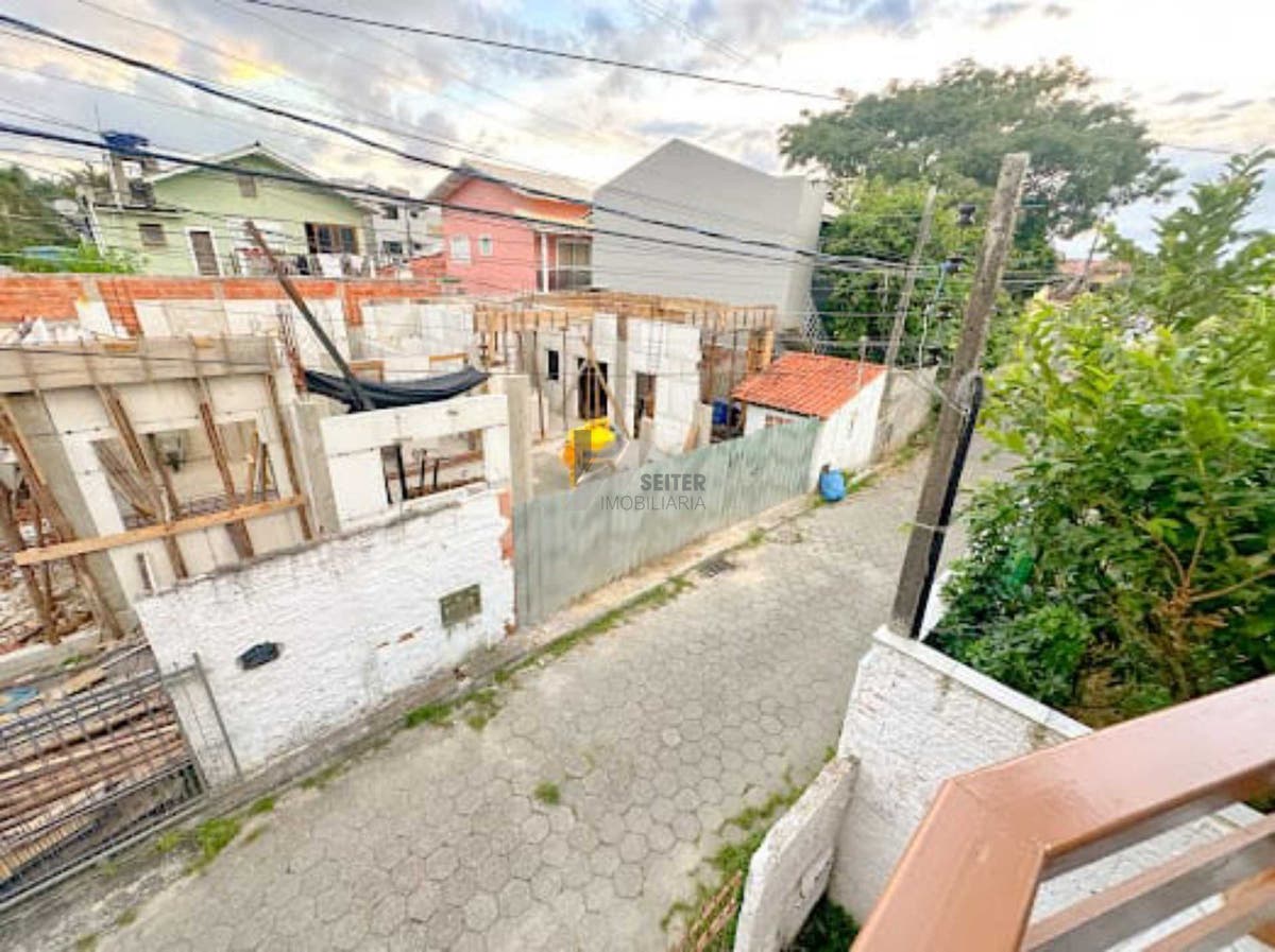 Casa de 5 dormitórios para Venda na Cachoeira do Bom Jesus- Florianópolis