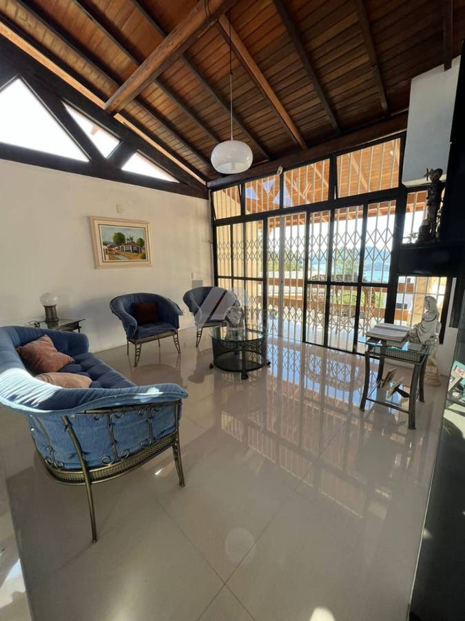 Casa para locação com 3 dormitórios sendo 1 suíte em Florianópolis Centro