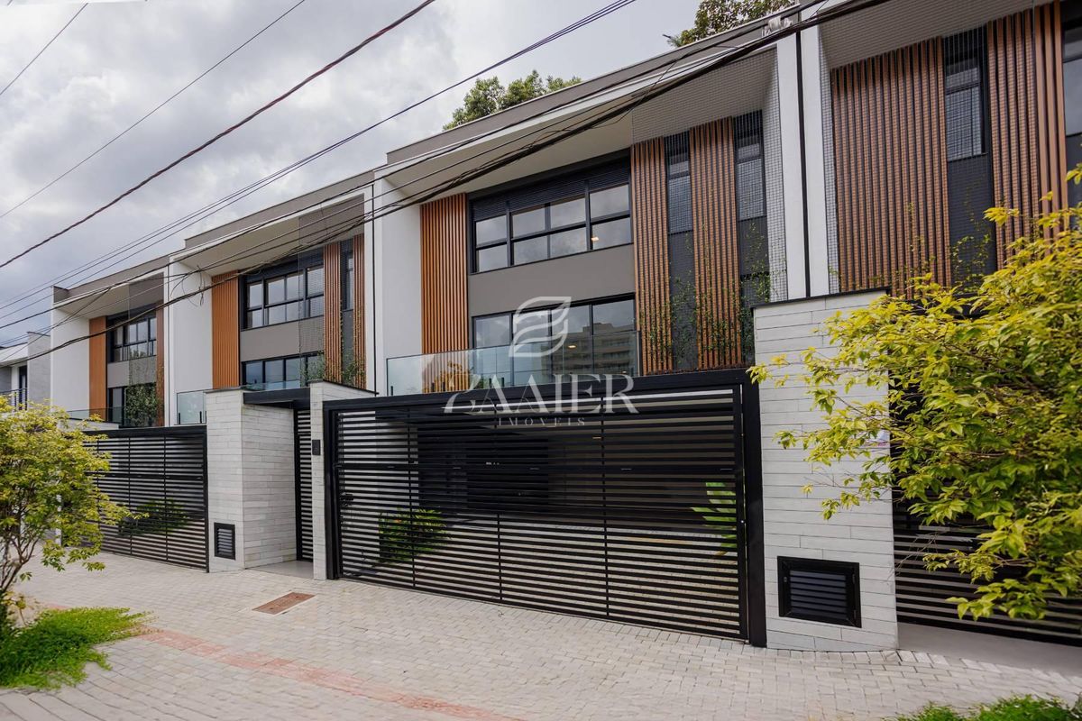 Sobrado com 3 quartos, América - Joinville