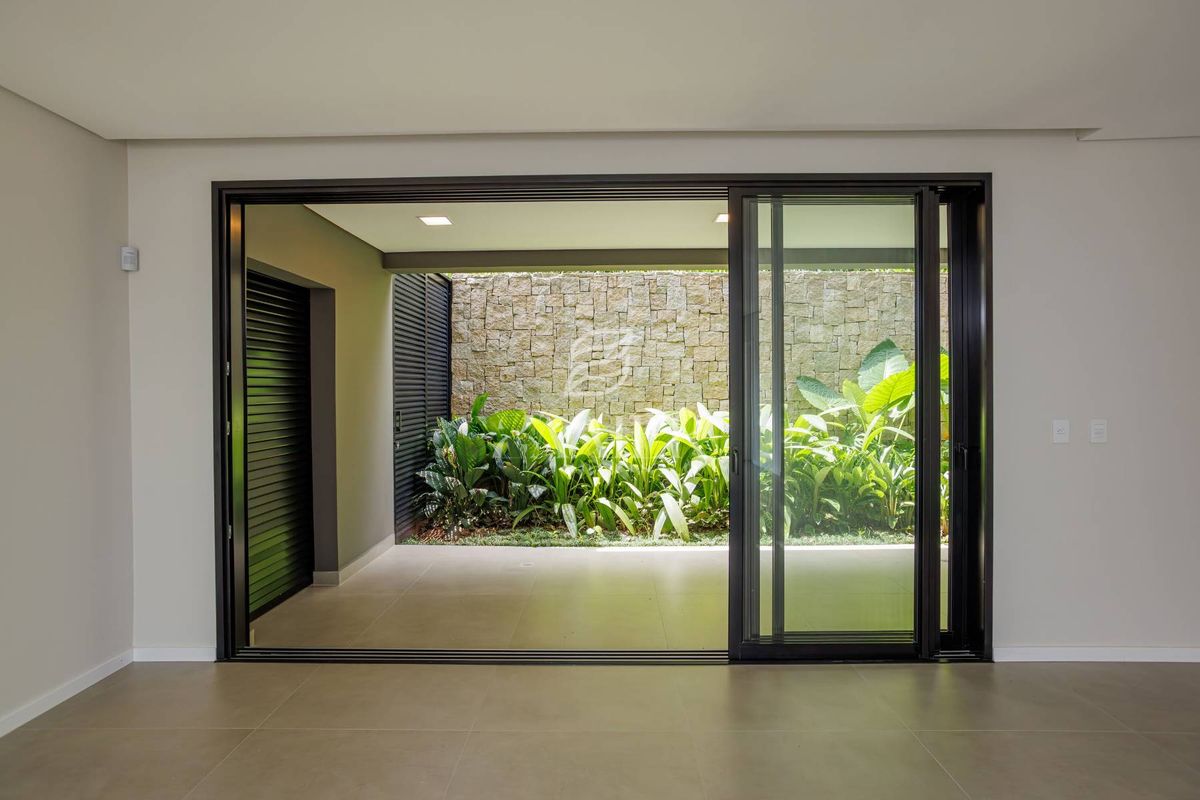 Sobrado com 3 quartos, América - Joinville