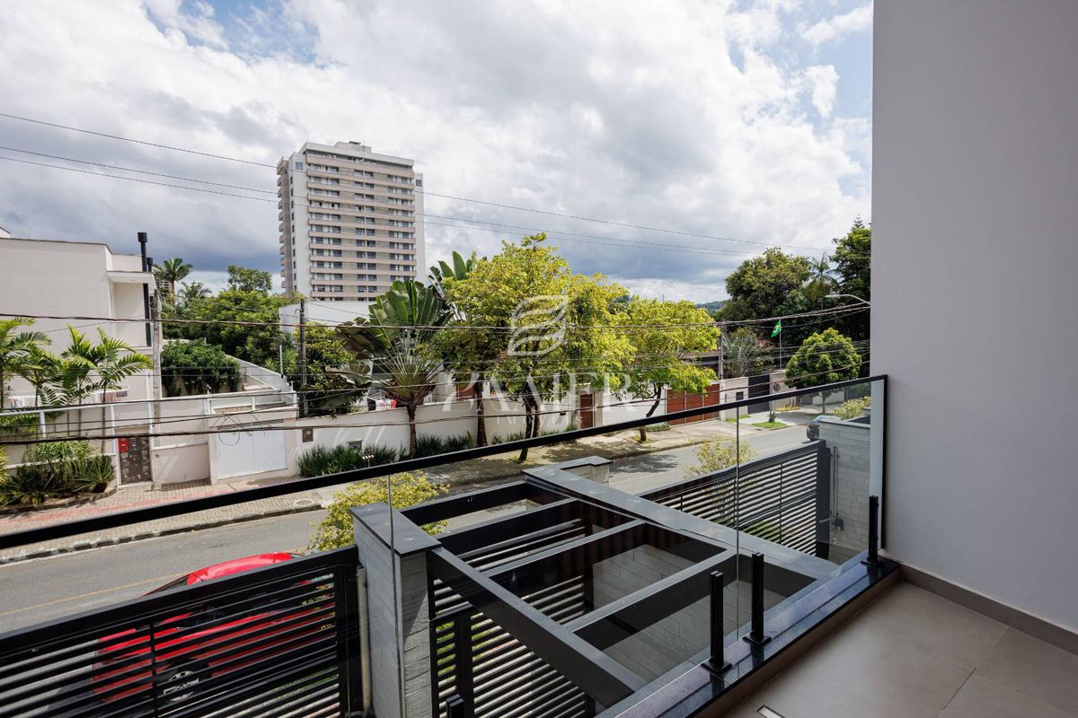 Sobrado com 3 quartos, América - Joinville