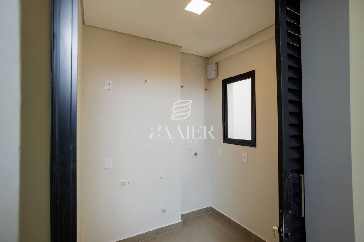 Sobrado com 3 quartos, América - Joinville