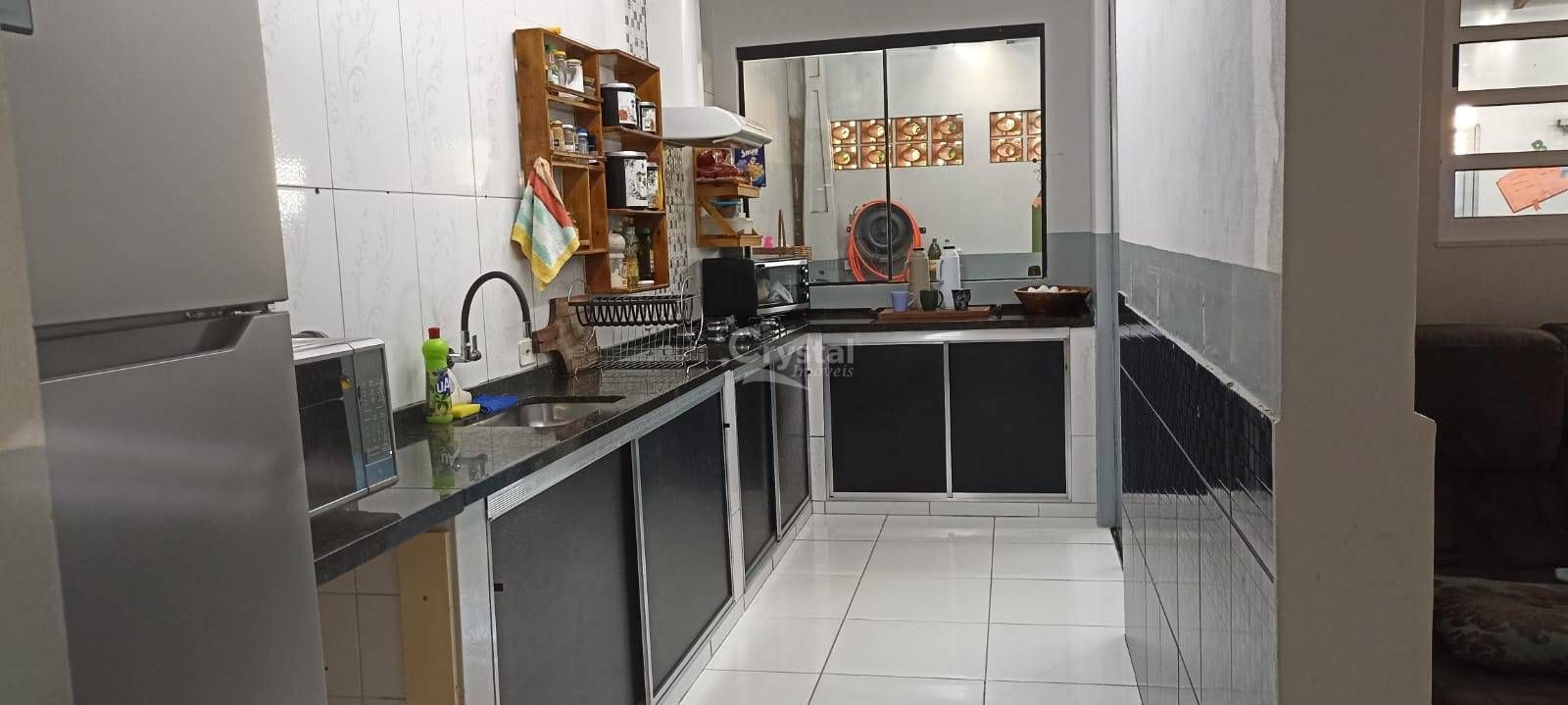 Casa à Venda com 2 Quartos, Garagem para 3 Carros, Quintal Grande e Edícula em São Rogério I - Avaré. Foto 2