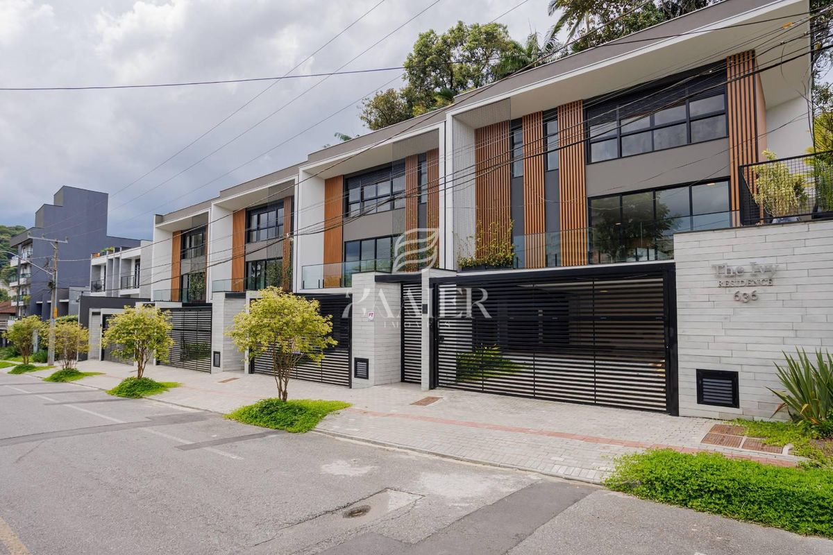 Sobrado com 3 quartos, América - Joinville