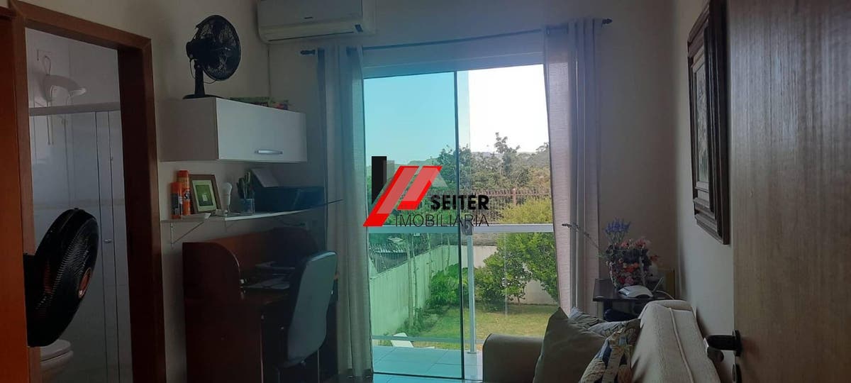 Casa a venda com 4 quartos sendo 4 suítes, 5 banheiros e 5 vagas de garagem, com area total de 279m²