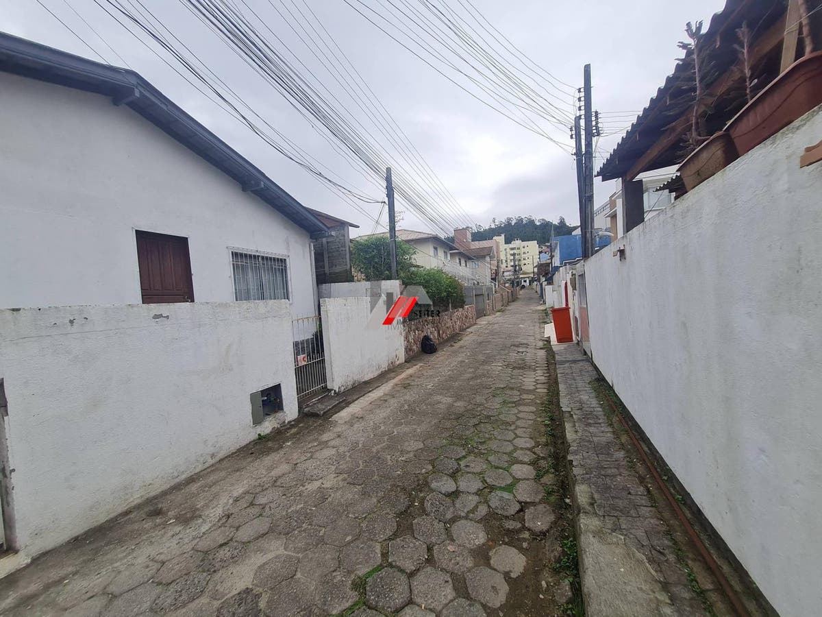 Excelente terreno à venda no bairro Córrego Grande em Florianópolis.