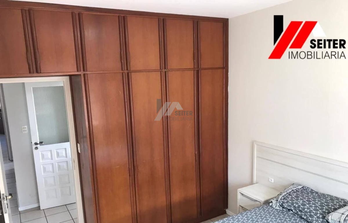 Casa a venda de 4 dormitórios no Centro de Florianópolis