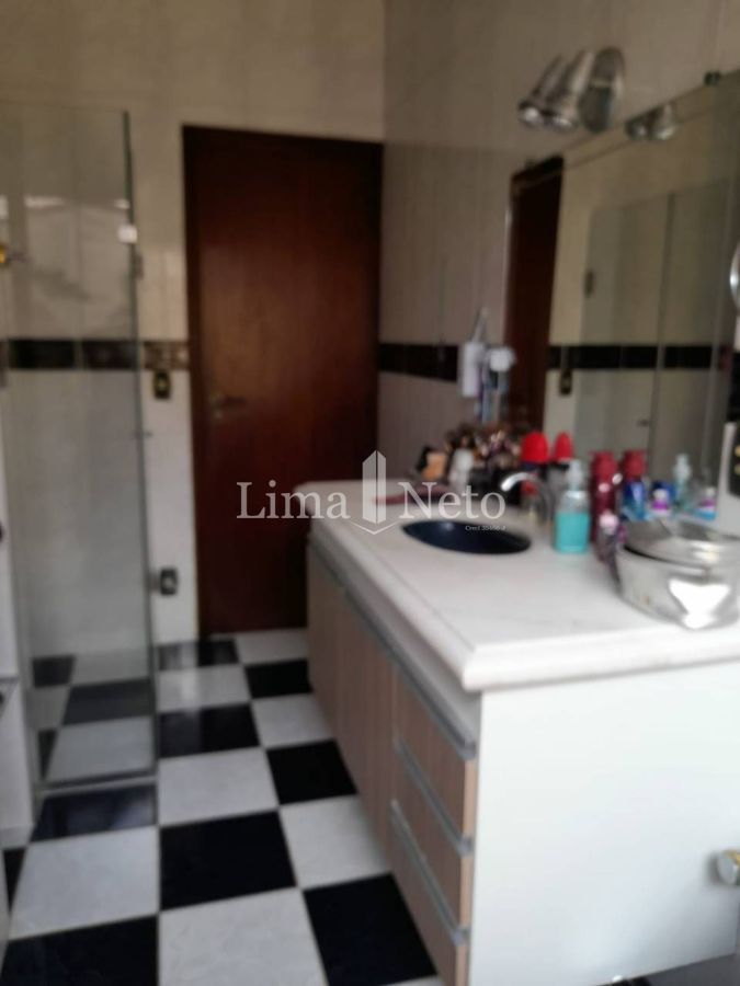 Casa sobrado, 234 m2, 3 dorms ( 1 suíte com closet ) 4 vagas