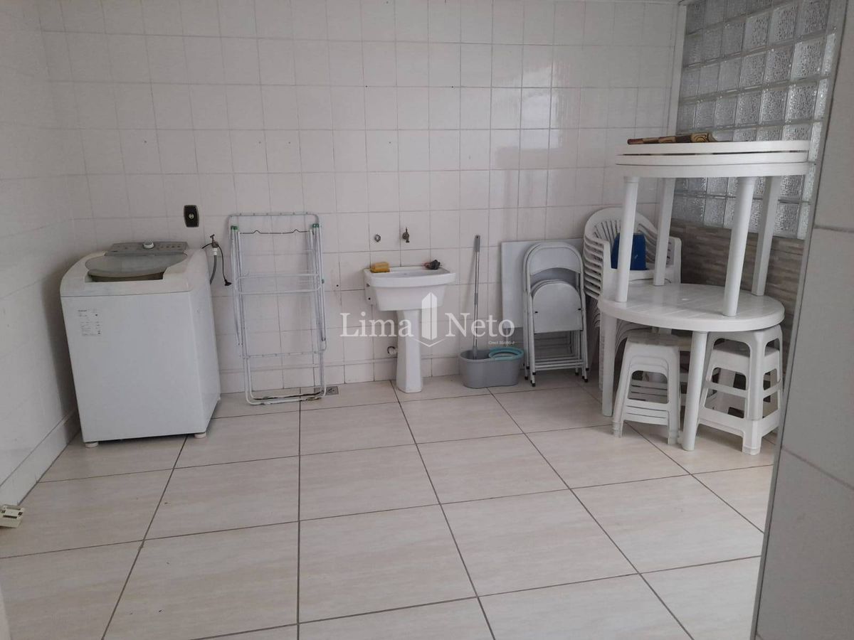 Casa sobrado, 234 m2, 3 dorms ( 1 suíte com closet ) 4 vagas